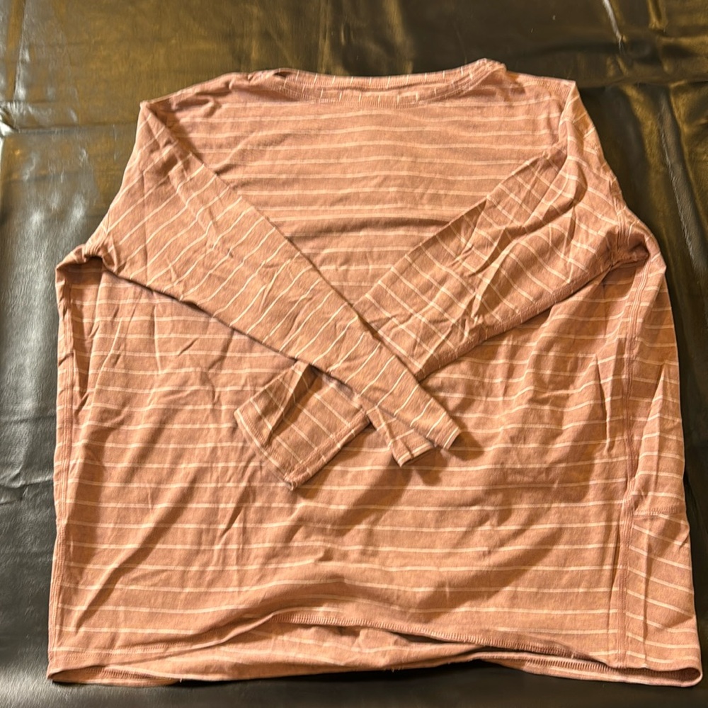Lululemon top